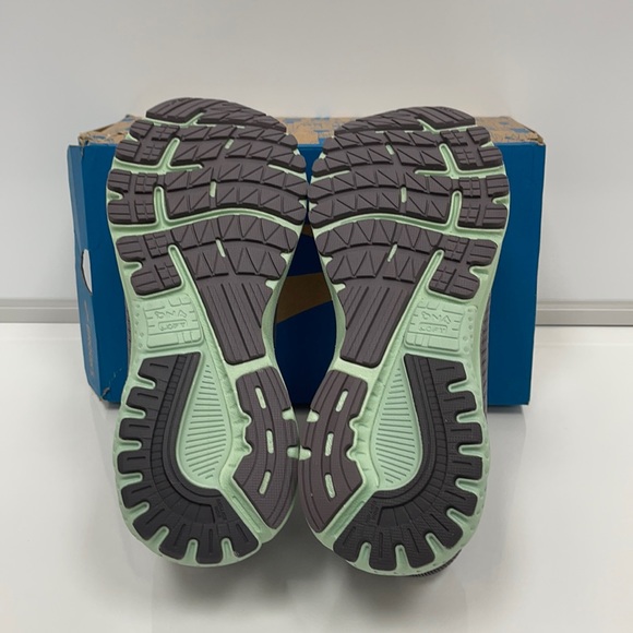 Brooks Adrenaline GTS 20 running shoe - Picture 3 of 4